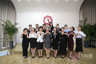 想成为优秀礼仪培训师，怎能不精通服务礼仪？